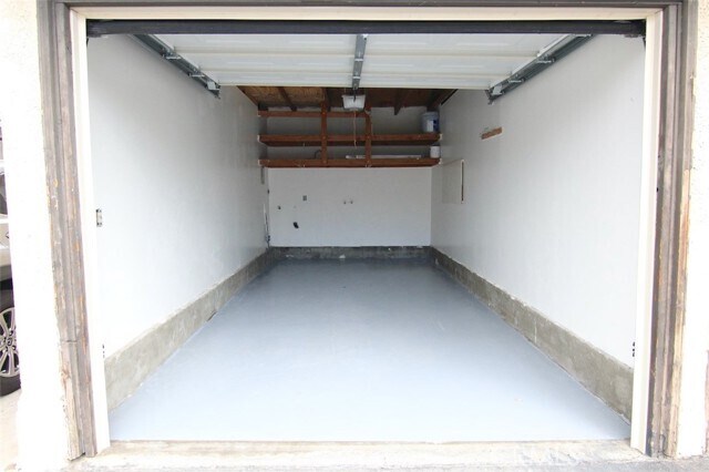 Building Photo - 9505 Arlington Ave