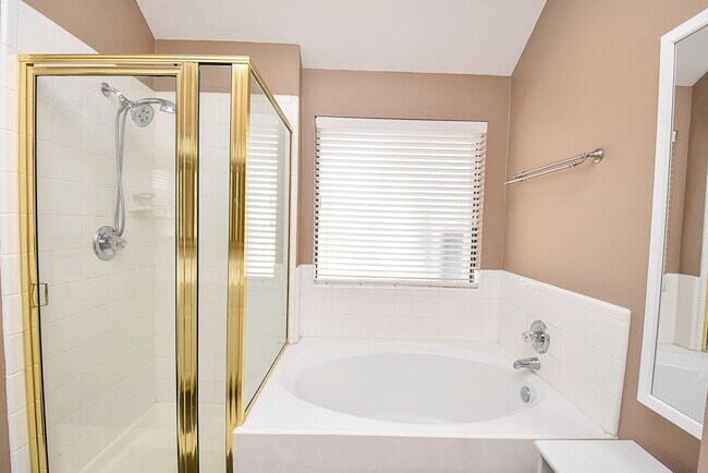 Building Photo - 21619 Oakcreek Ct