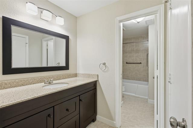 Building Photo - 4545 Hartford Dr