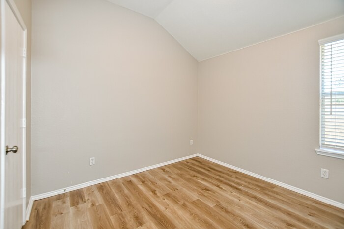 Building Photo - 513 Colt Dr