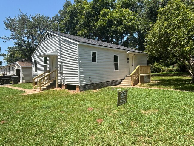 Building Photo - 1601 Traffic St