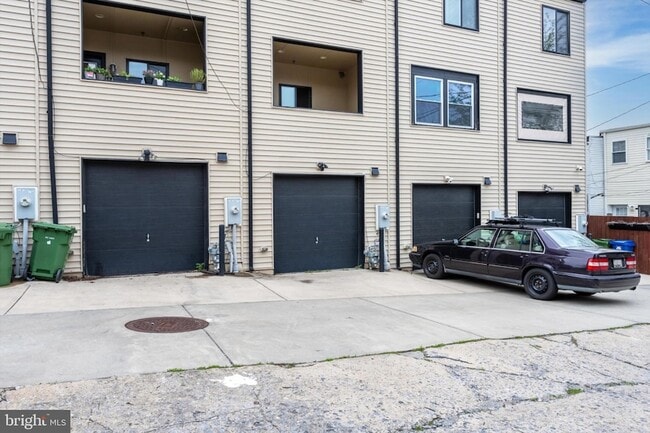 Building Photo - 2317 E Fairmount Ave