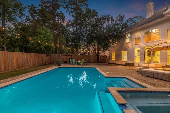 Building Photo - 211 Maple Path Pl