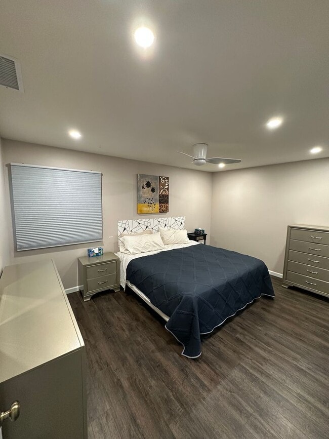 Building Photo - 7775 Camino Glorita