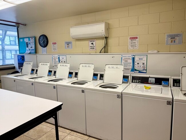 Building Photo - 5757 N Sheridan Rd