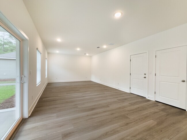 Building Photo - 126 Kingswood Cir