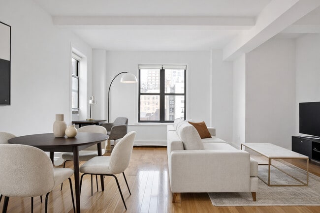 Building Photo - 241 E 39th St