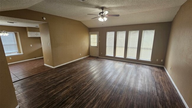 Building Photo - 4250 Southchase Ln