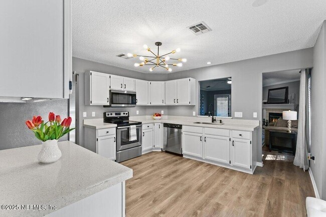 Building Photo - 1585 Crabapple Cove Ct N