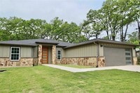 Building Photo - 851 Welch Ln
