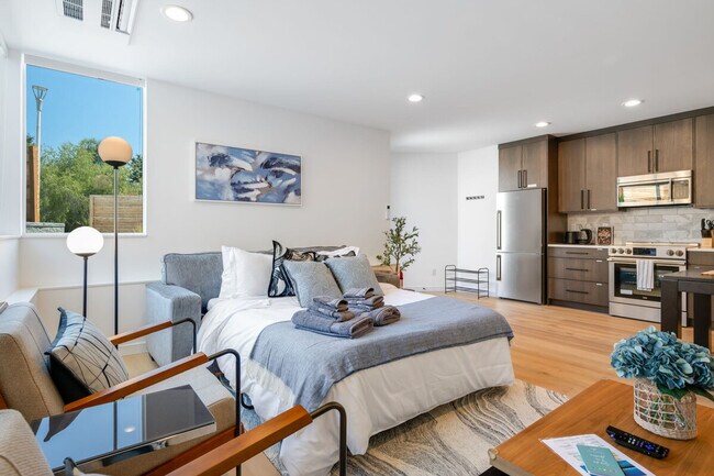 Building Photo - 5300 NE 67th St