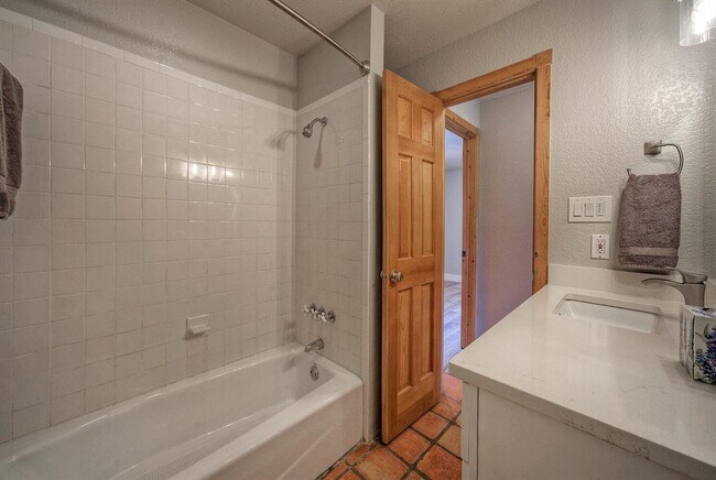 Building Photo - 15501 Rock Creek