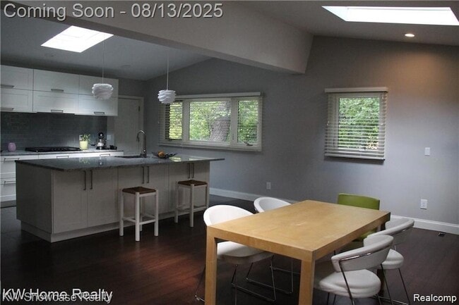 Building Photo - 1327 Lone Pine Rd