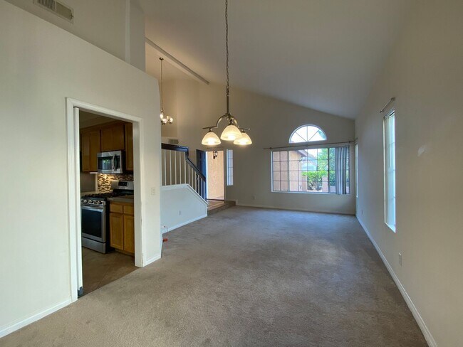 Building Photo - Santa Fe Hills 4 Bedroom Home