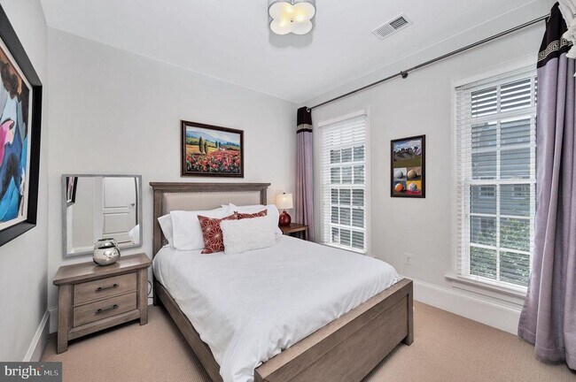 Building Photo - 705 Lyles Ln