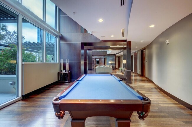 Building Photo - 360 Nueces St