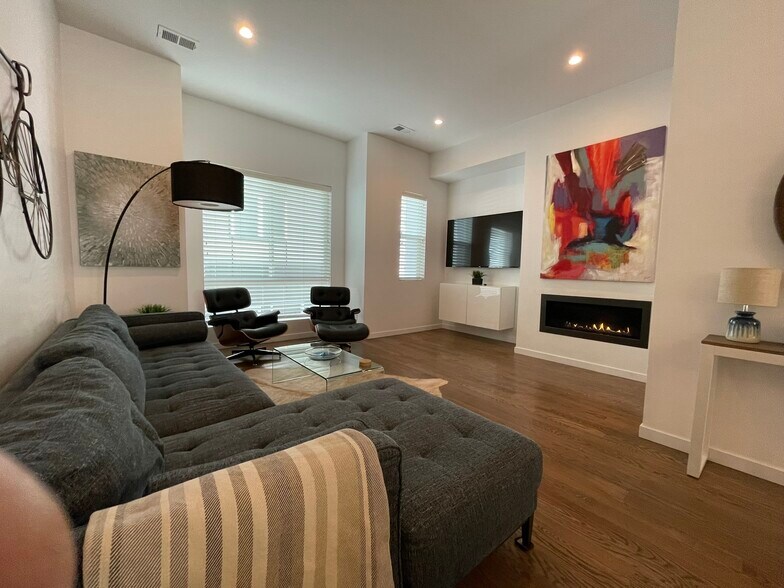 Building Photo - 3071 W 16th Ave