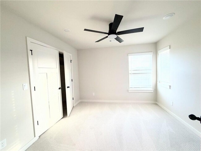 Building Photo - 531 Cosmos St