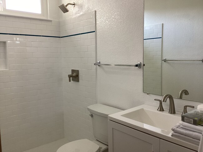 Building Photo - Seacliff Beach!