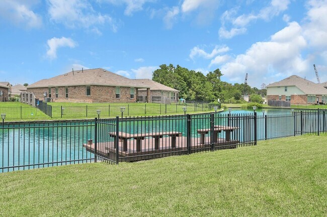 Building Photo - 3791 Lake Bend Shore Dr