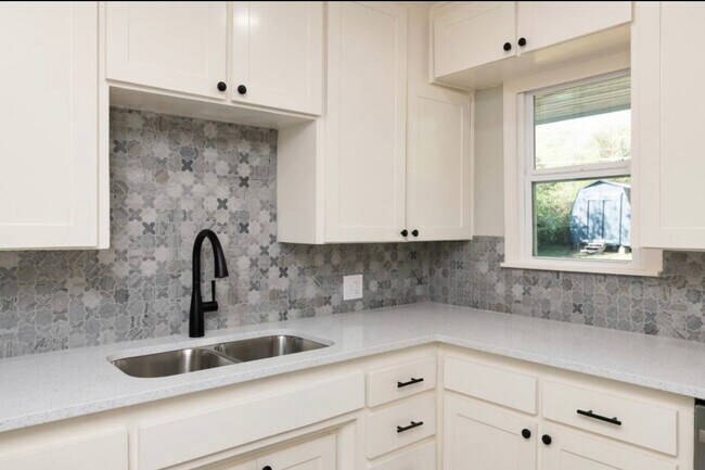 Building Photo - 3808 Piedmont Rd