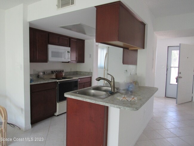 Building Photo - 328 Beach Park Ln
