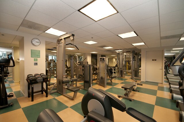 Building Photo - 400 N La Salle Dr