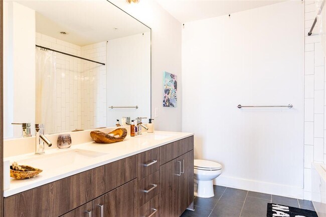 Building Photo - 2213 Poquito St