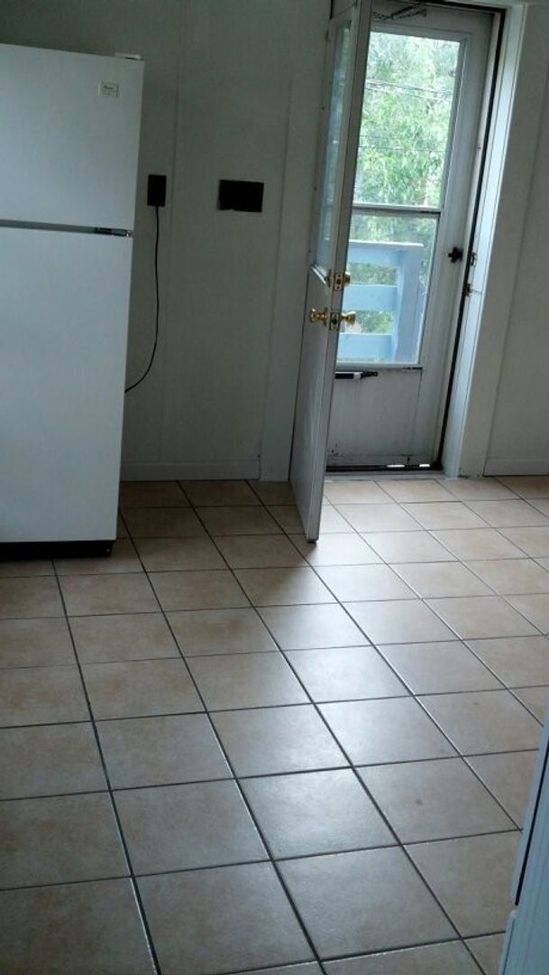 Building Photo - 108 N 28th Ave W