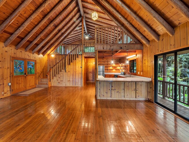 Building Photo - 3 bedrooms 2 bathroom with a large Loft fo...