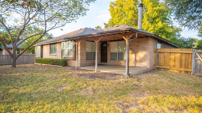 Building Photo - 401 Parkview Dr