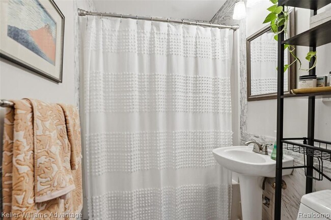 Building Photo - 101 Base Line Rd