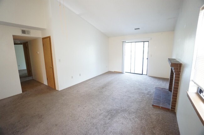 Building Photo - 364 S Estes St