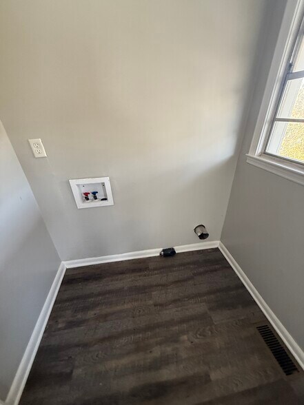 Building Photo - 605 80th St S