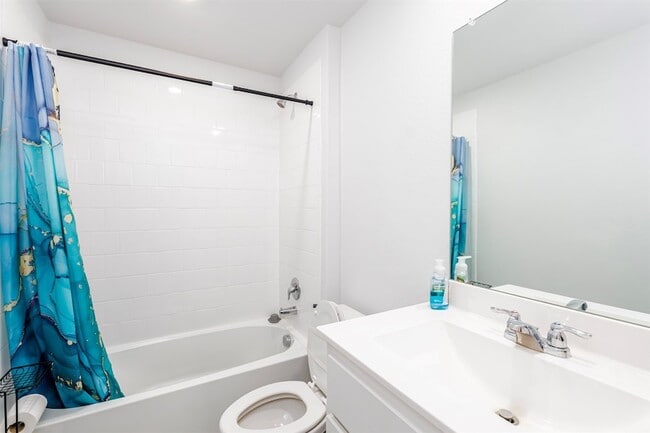 Building Photo - 417 Destin Dr