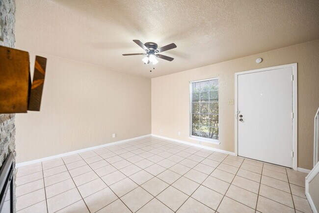 Building Photo - 6427 Wurzbach Rd