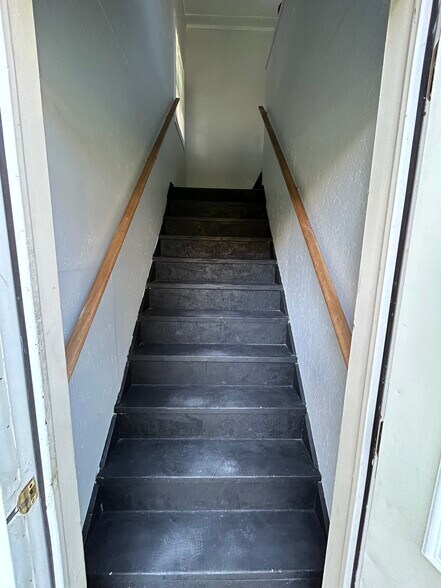Building Photo - 57 Seminary St