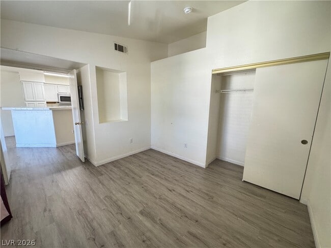 Building Photo - 5415 W Harmon Ave