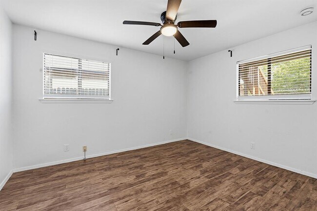 Building Photo - 2106 Lamplight Village Cir