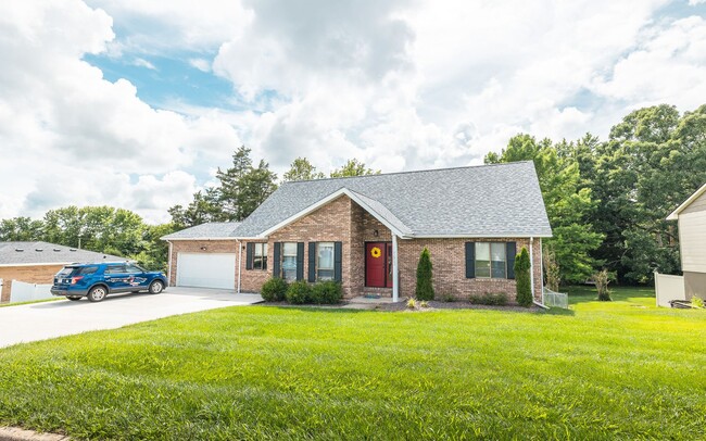 Primary Photo - 5 Bed/3.5 Bath Single Family House For Rent