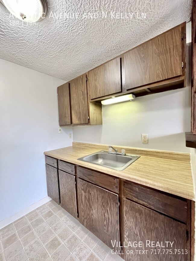 Building Photo - END UNIT! Affordable Red Lion 1-bed with o...