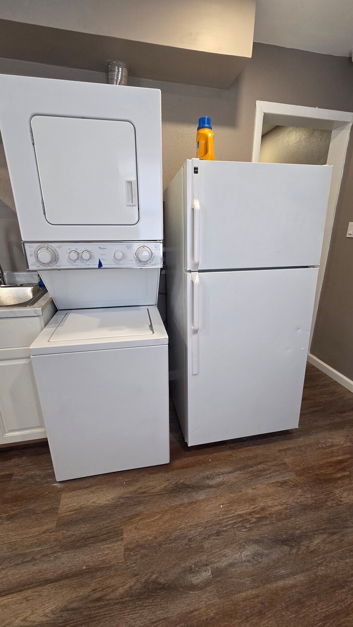 Building Photo - 1421 S Carey St