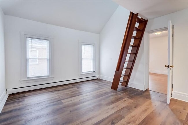 Building Photo - 8 Sibley Pl