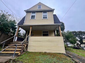 Building Photo - 50 Schiller St