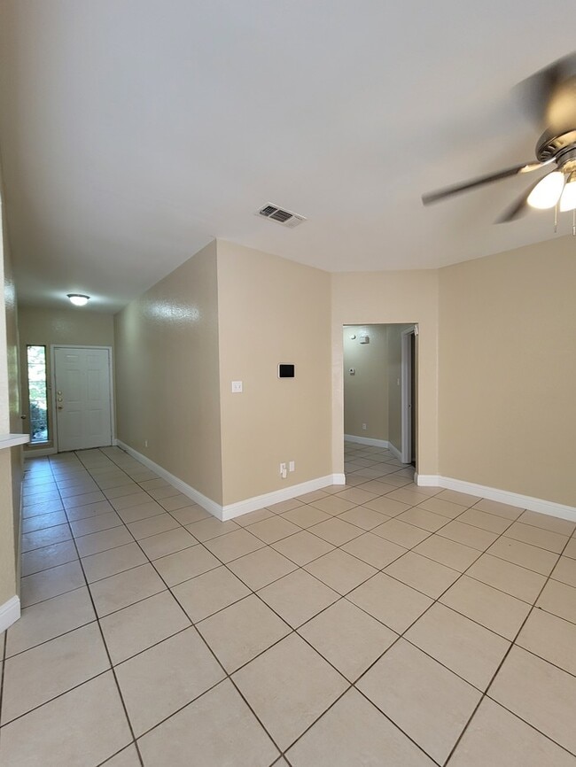Building Photo - MOVE IN SPECIAL!!!! Cedar Hill home featur...