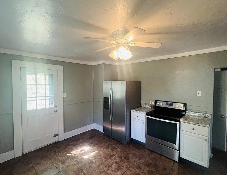 Kitchen - 353 Grace St