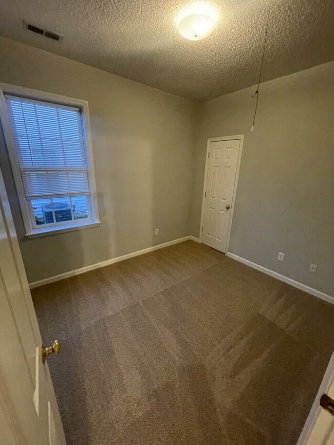 Building Photo - 3 bd 2 ba Ranch house