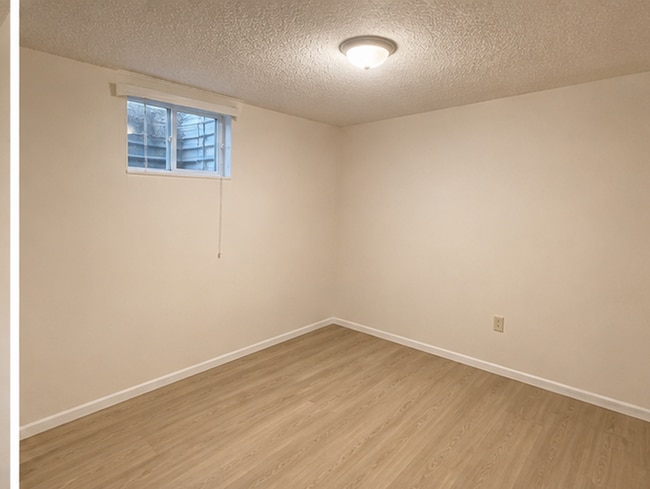 Building Photo - 916 S 6800 E