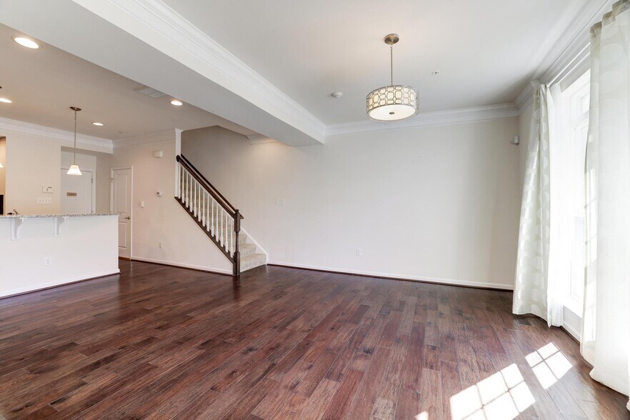 Building Photo - 13643 Air and Space Museum Pky