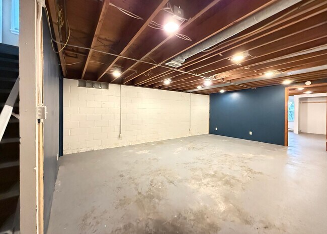 Building Photo - Spacious 4 Bedroom Home + Garage, Fenced Backyard & Bonus Lower Level